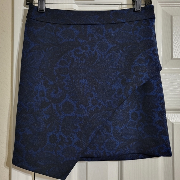 Express Dresses & Skirts - EUC•Express•Asymmetrical• Women's Dark Blue with Black Lace Print Skirt•Size 2